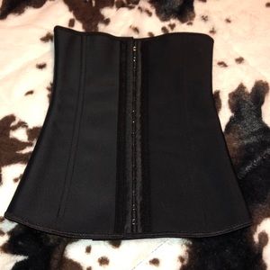3xsmall luxx curves waist trainer. Never worn